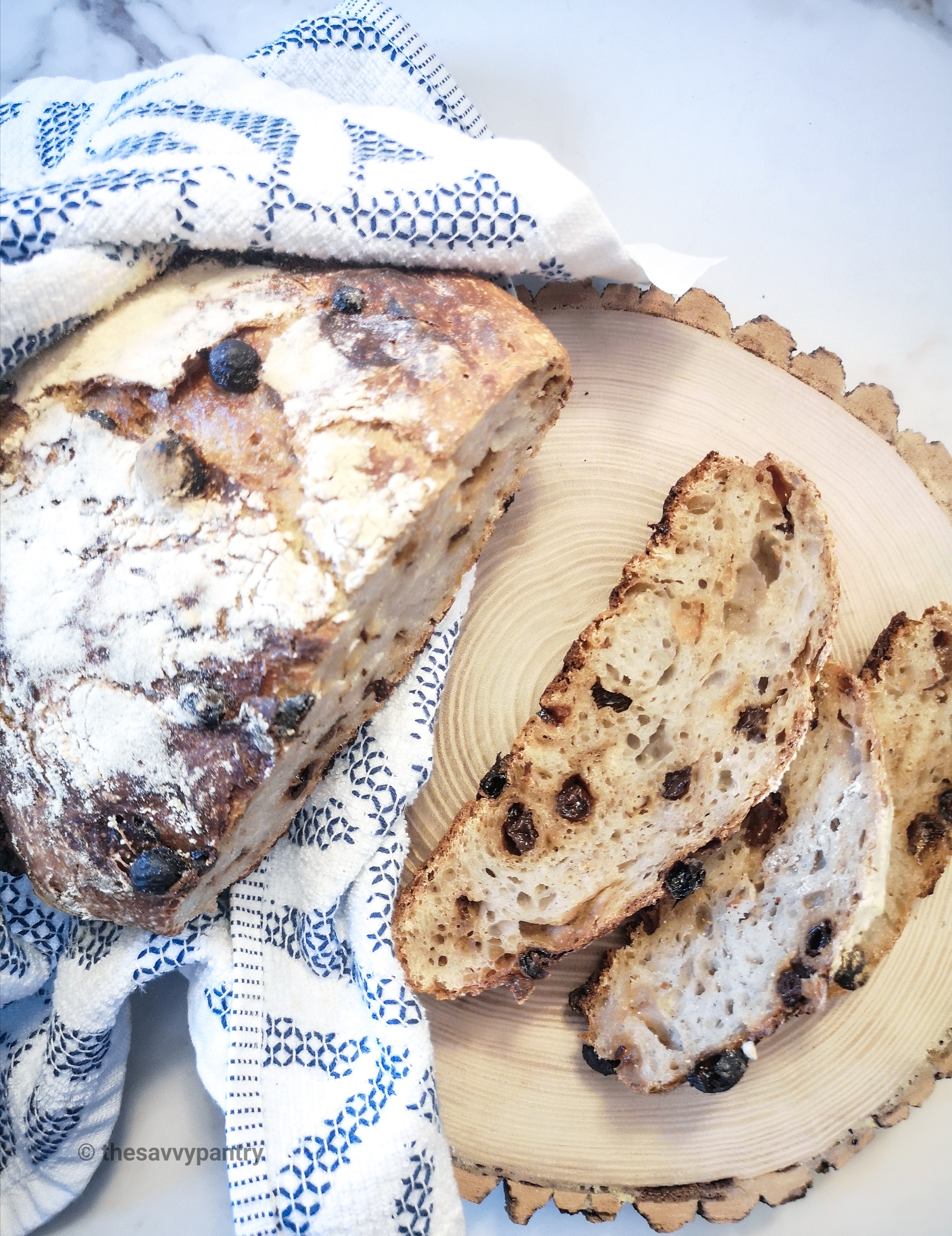 TheSavvyPantry-EasyRusticDutchOvenRaisinBread (3)